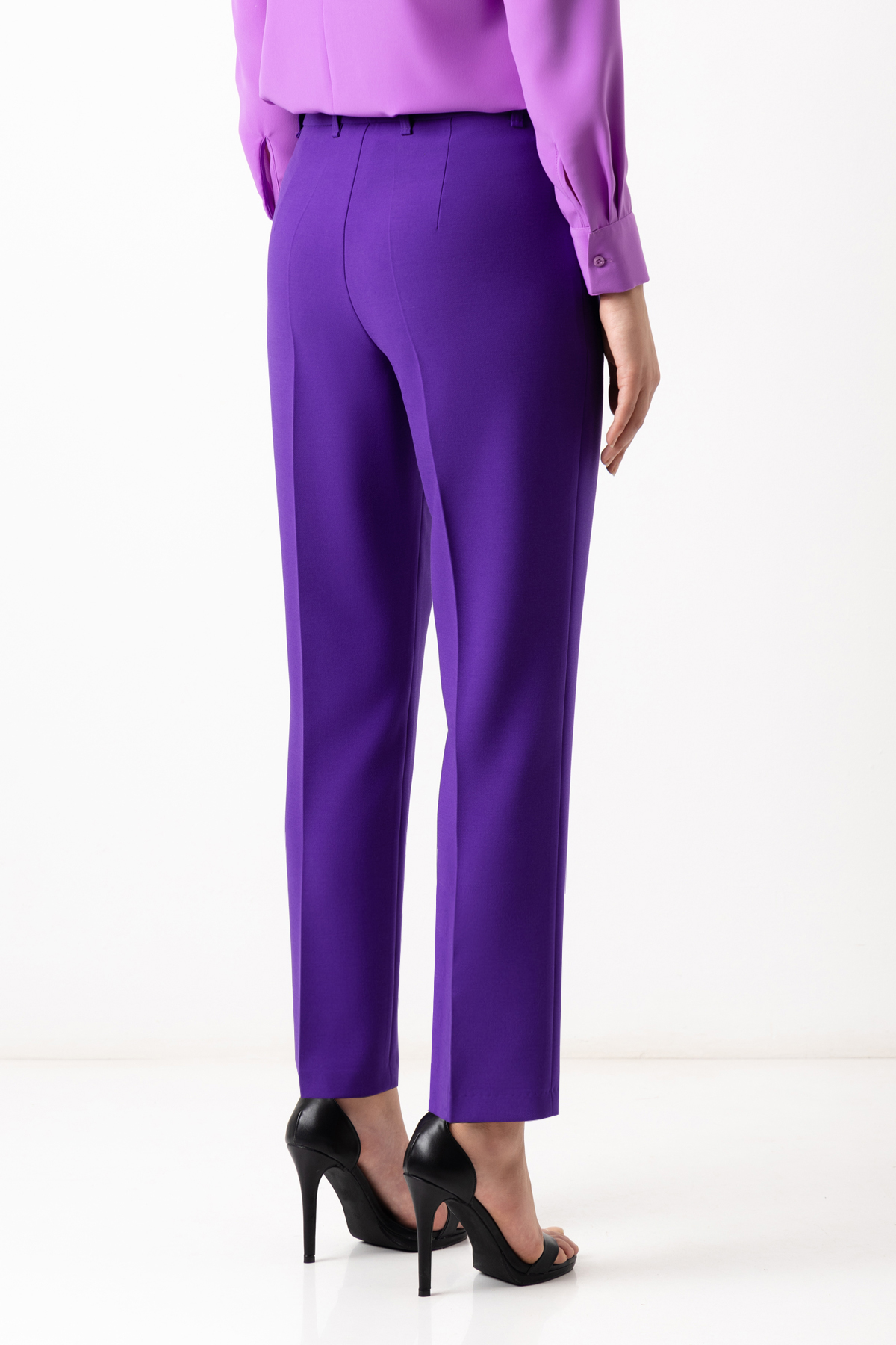 Брюки VASSA&Co, пол женский, цвет фиолетовый