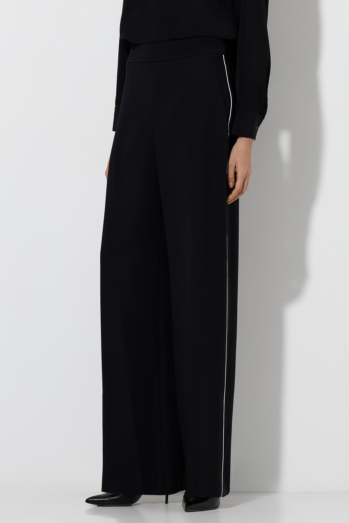 Брюки VASSA&Co, пол женский, цвет черный