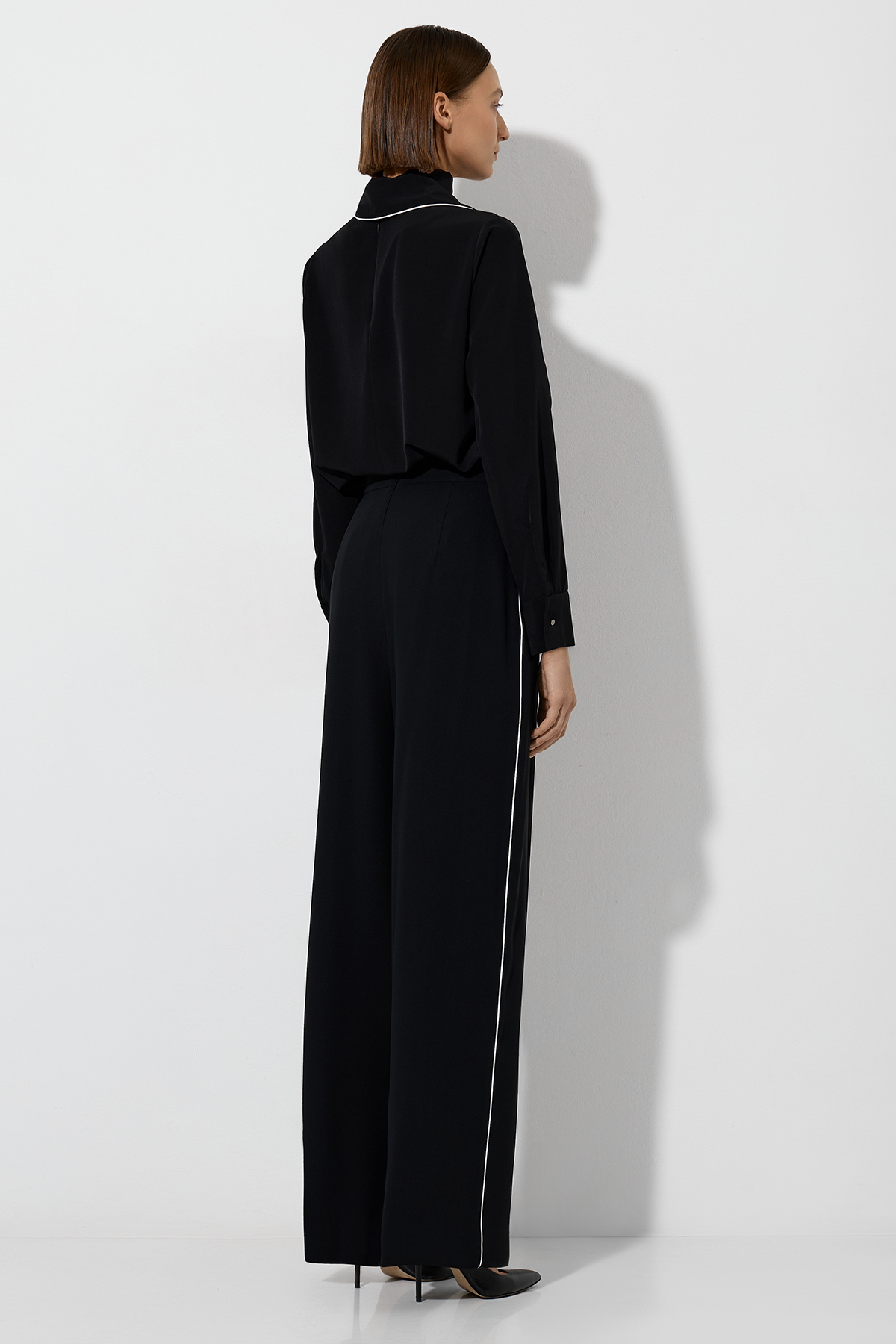 Брюки VASSA&Co, пол женский, цвет черный