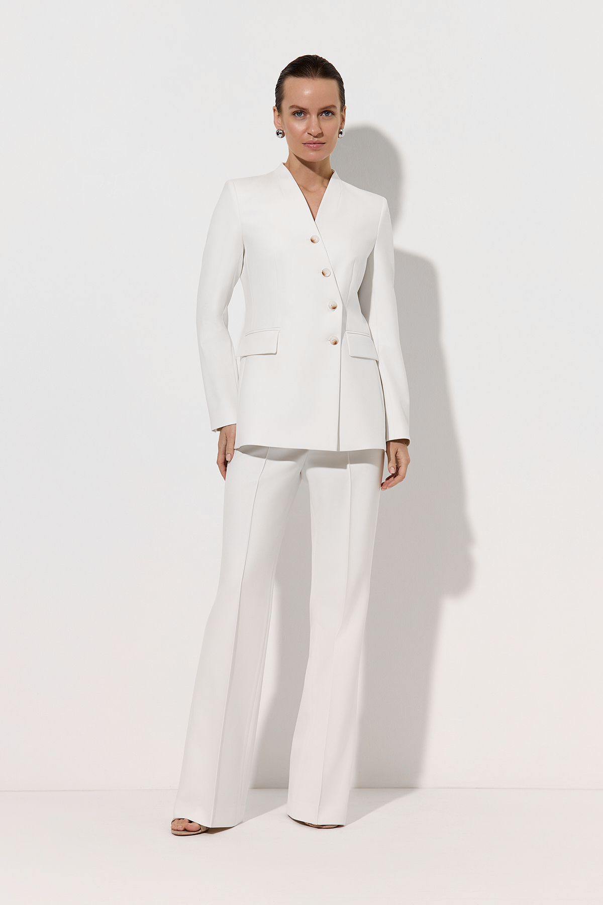 Жакет с асимметричным бортом VASSA&Co, пол женский, цвет белый