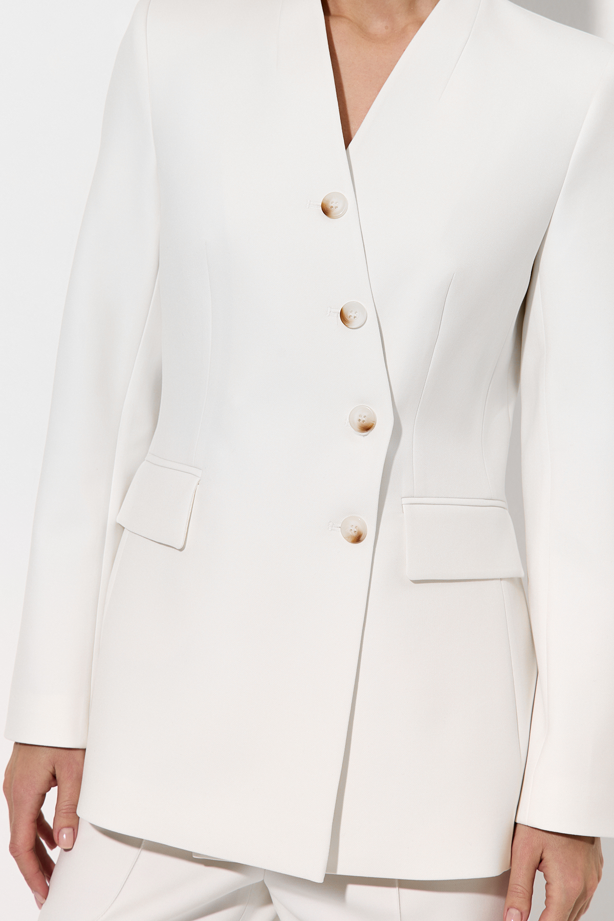 Жакет с асимметричным бортом VASSA&Co, пол женский, цвет белый