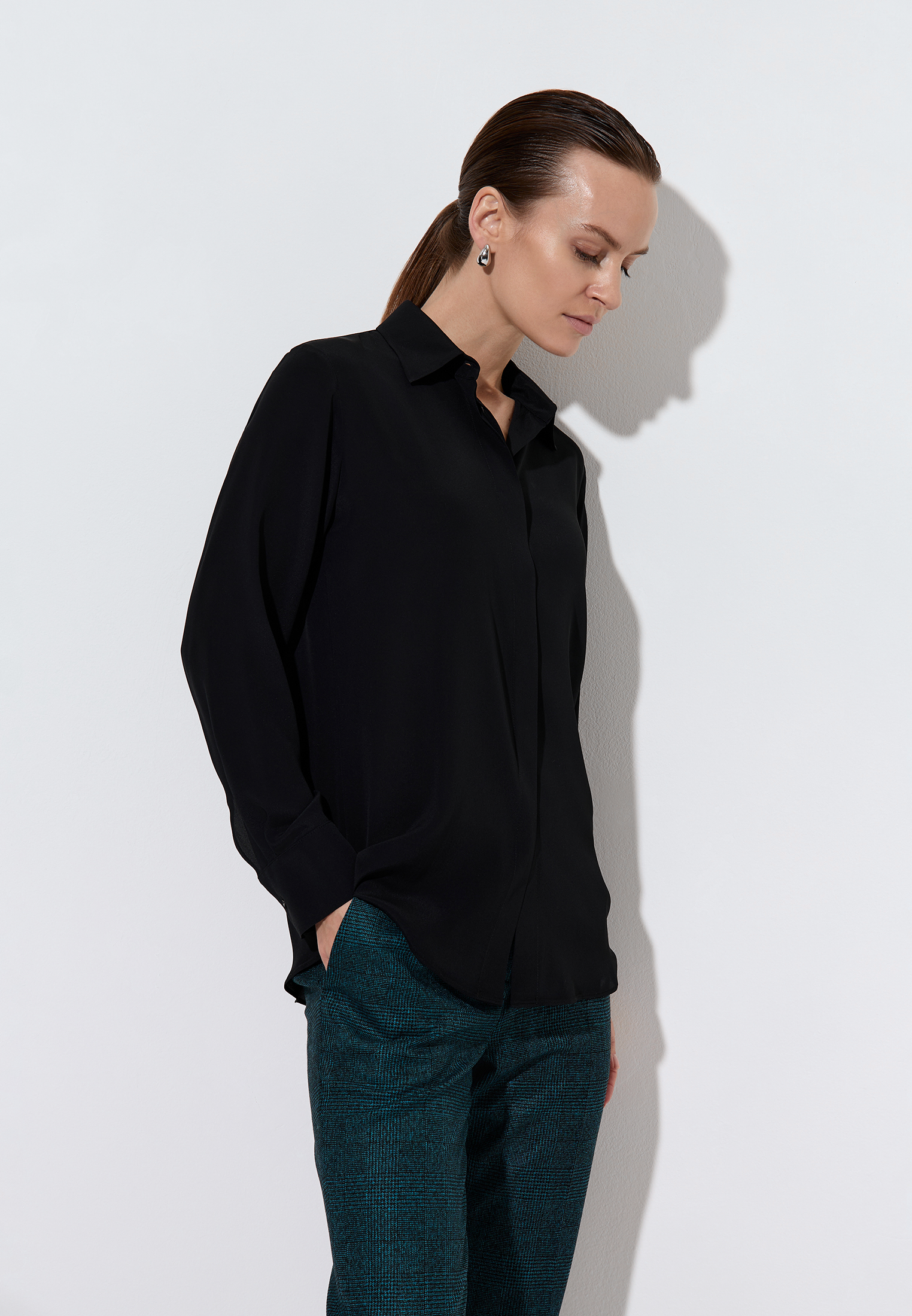 Блузка VASSA&Co, пол женский, цвет черный