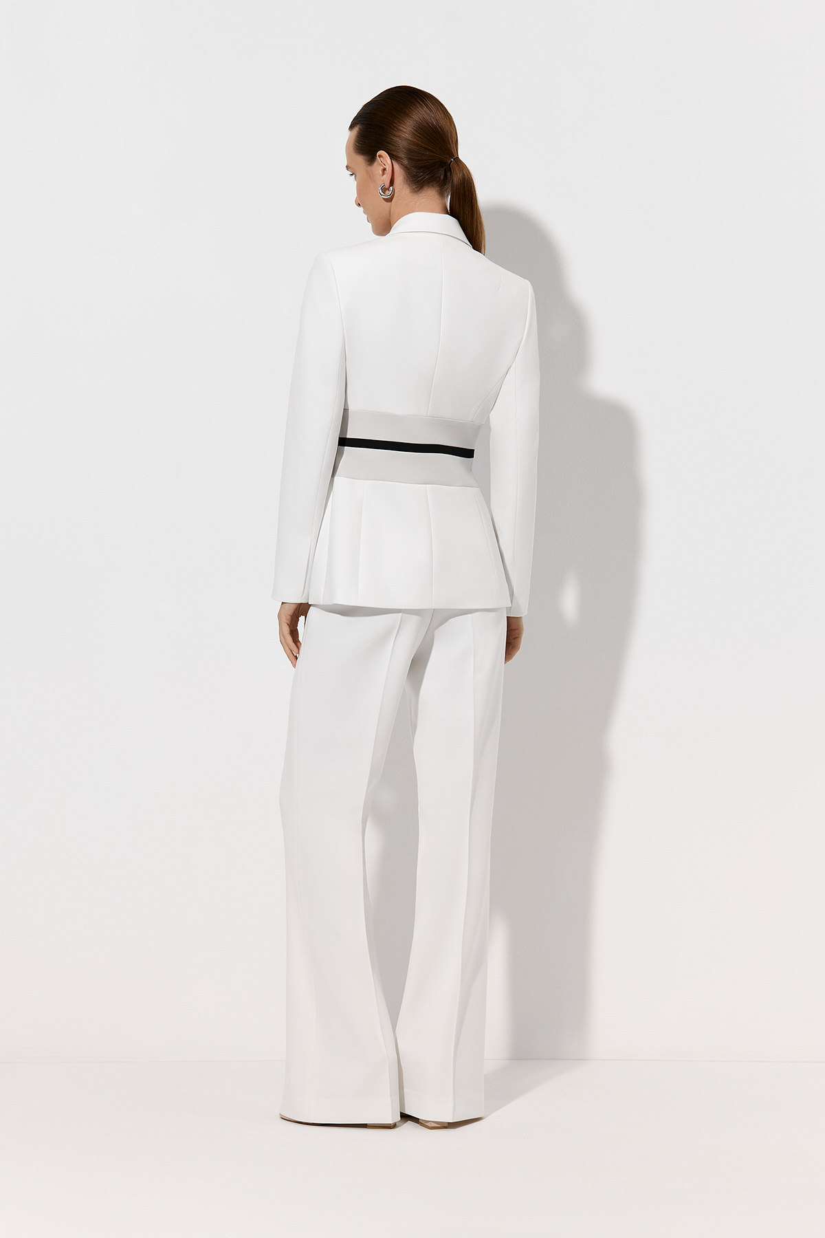 Жакет с контрастным поясом VASSA&Co, пол женский, цвет белый