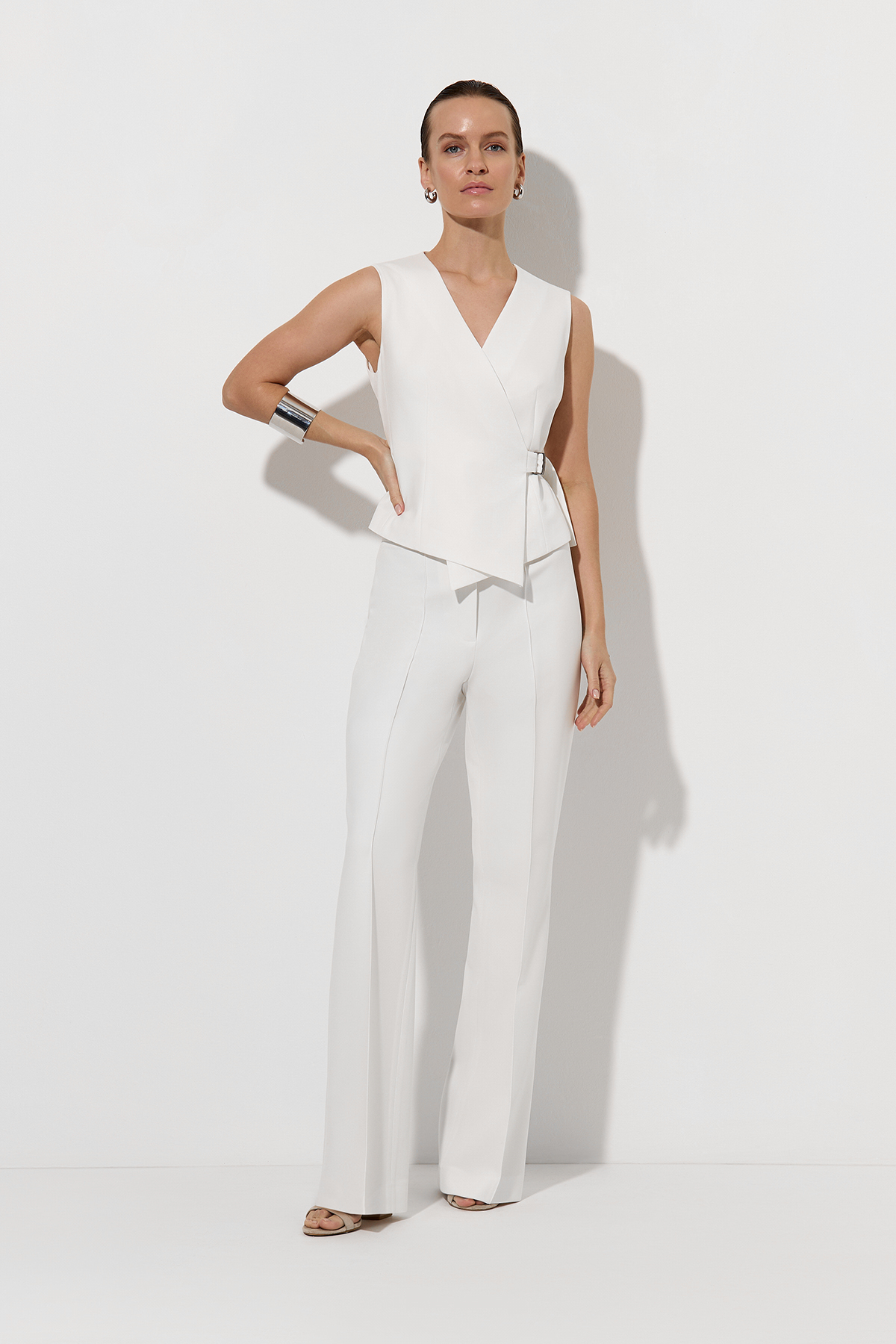 Брюки VASSA&Co, пол женский, цвет белый