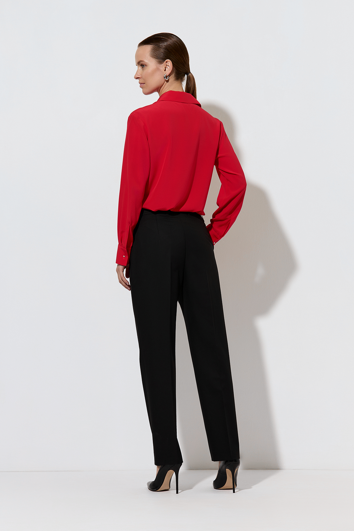 Trousers VASSA&Co, пол female, цвет black