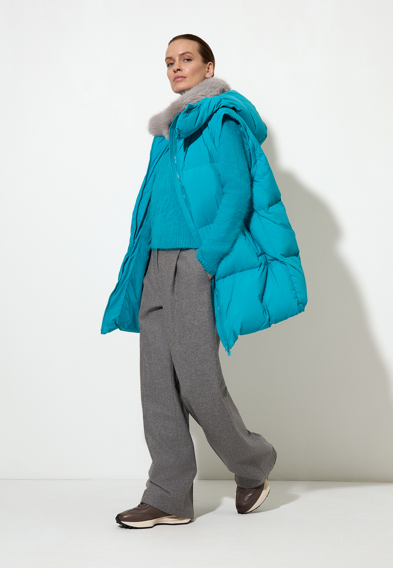 Пуховик VASSA&Co, пол female, цвет голубой