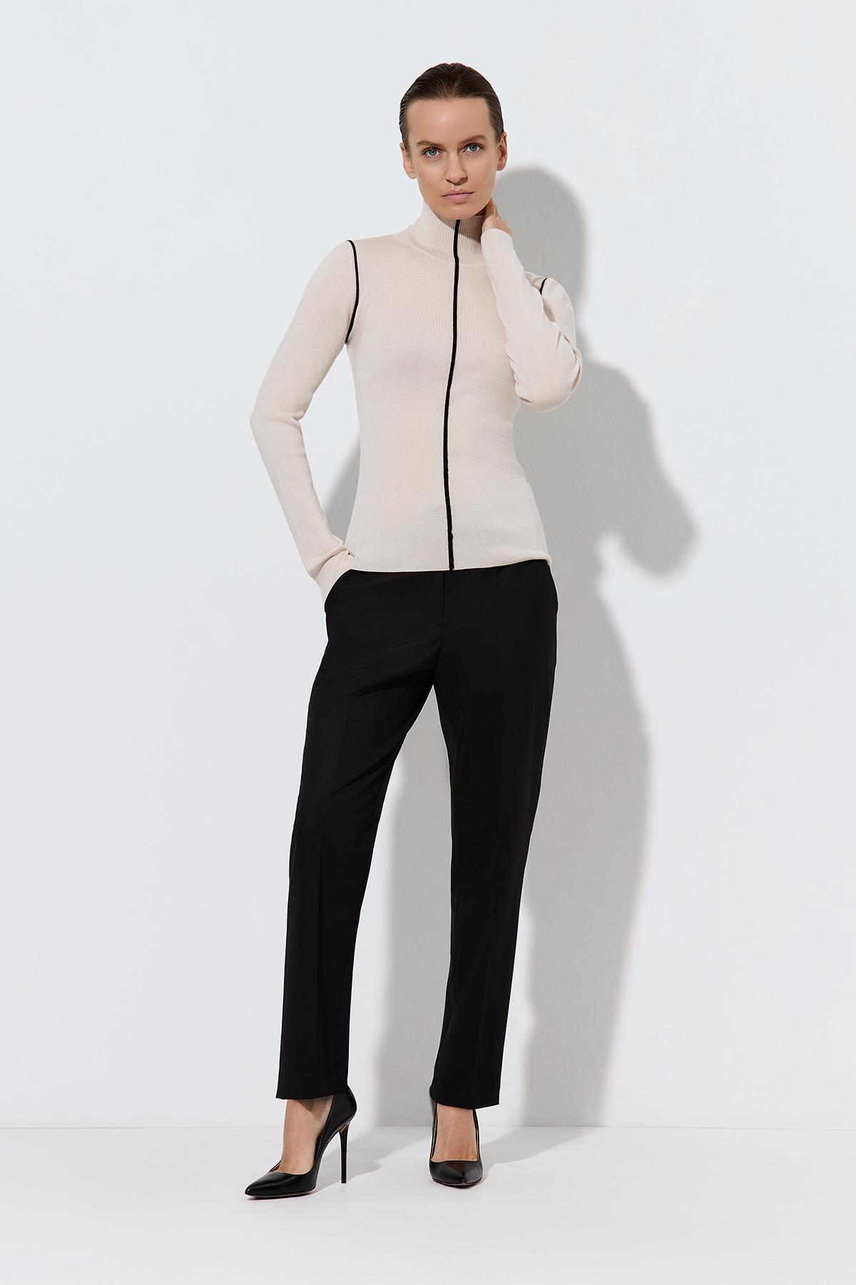 Водолазка из шерсти мериноса VASSA&Co, пол женский, цвет молочный