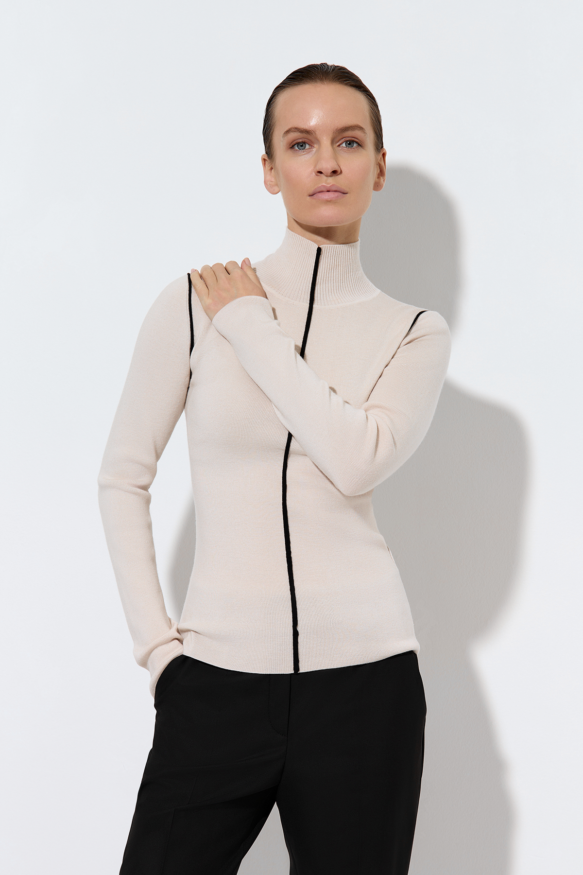 Водолазка из шерсти мериноса VASSA&Co, пол женский, цвет молочный