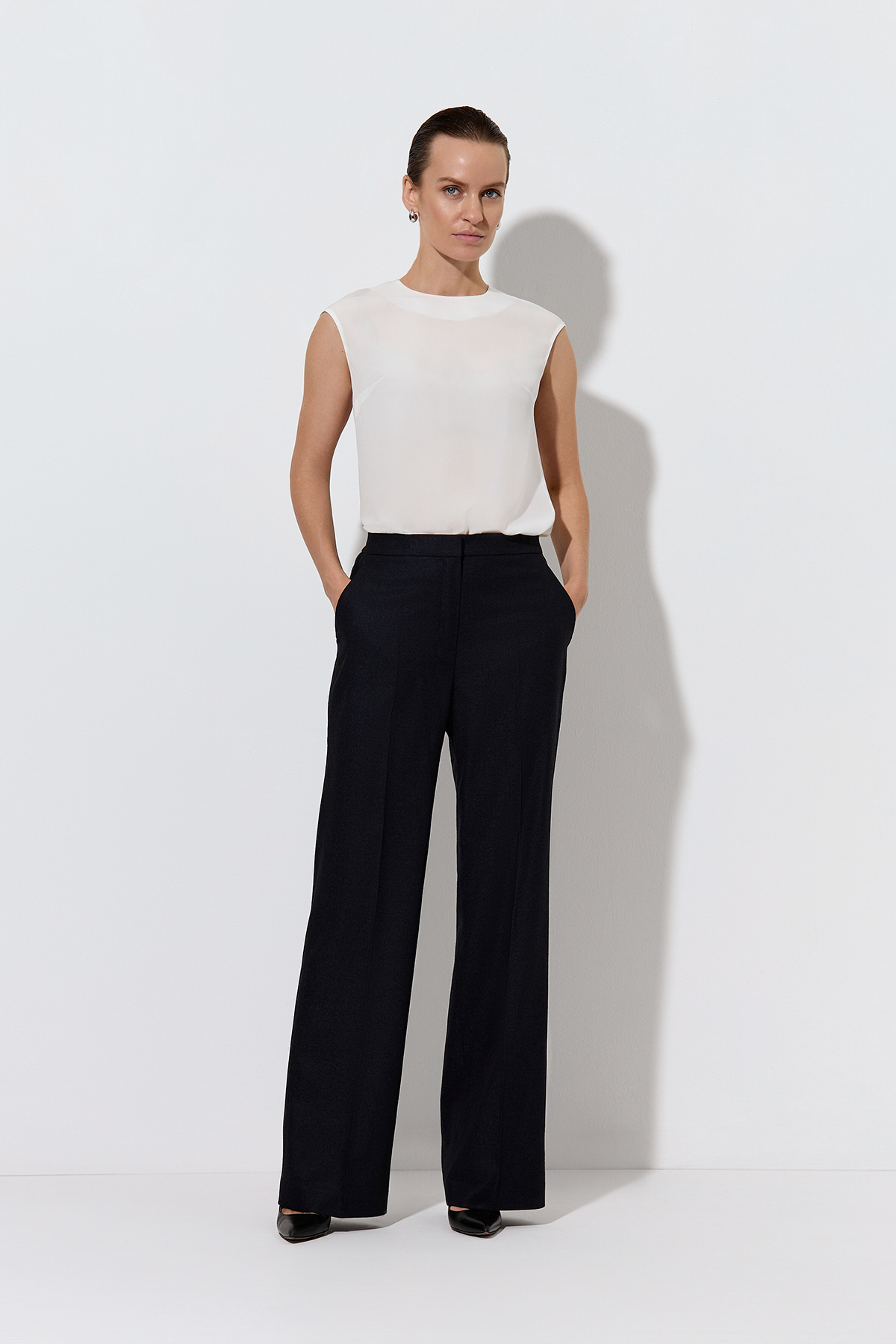 Брюки VASSA&Co, пол женский, цвет синий