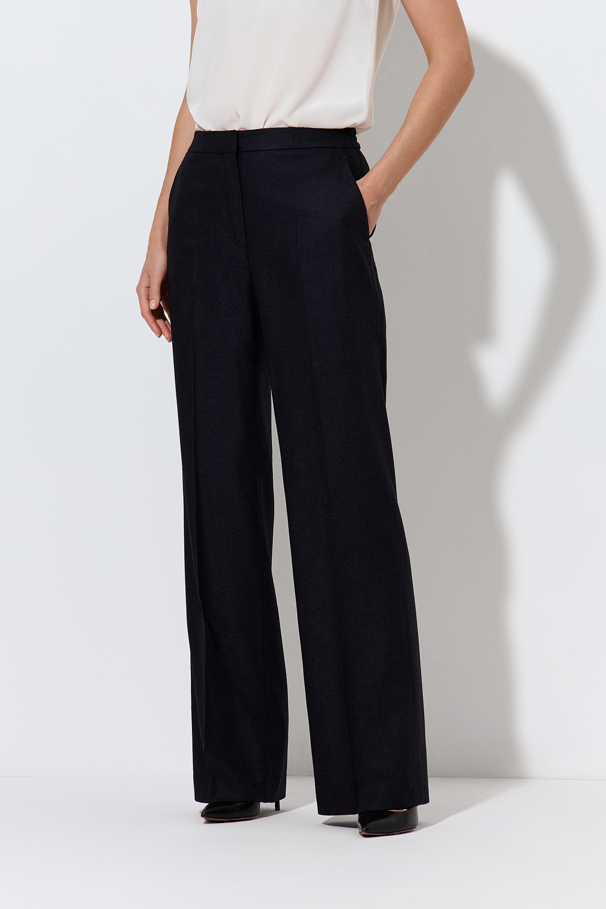 Брюки VASSA&Co, пол женский, цвет синий