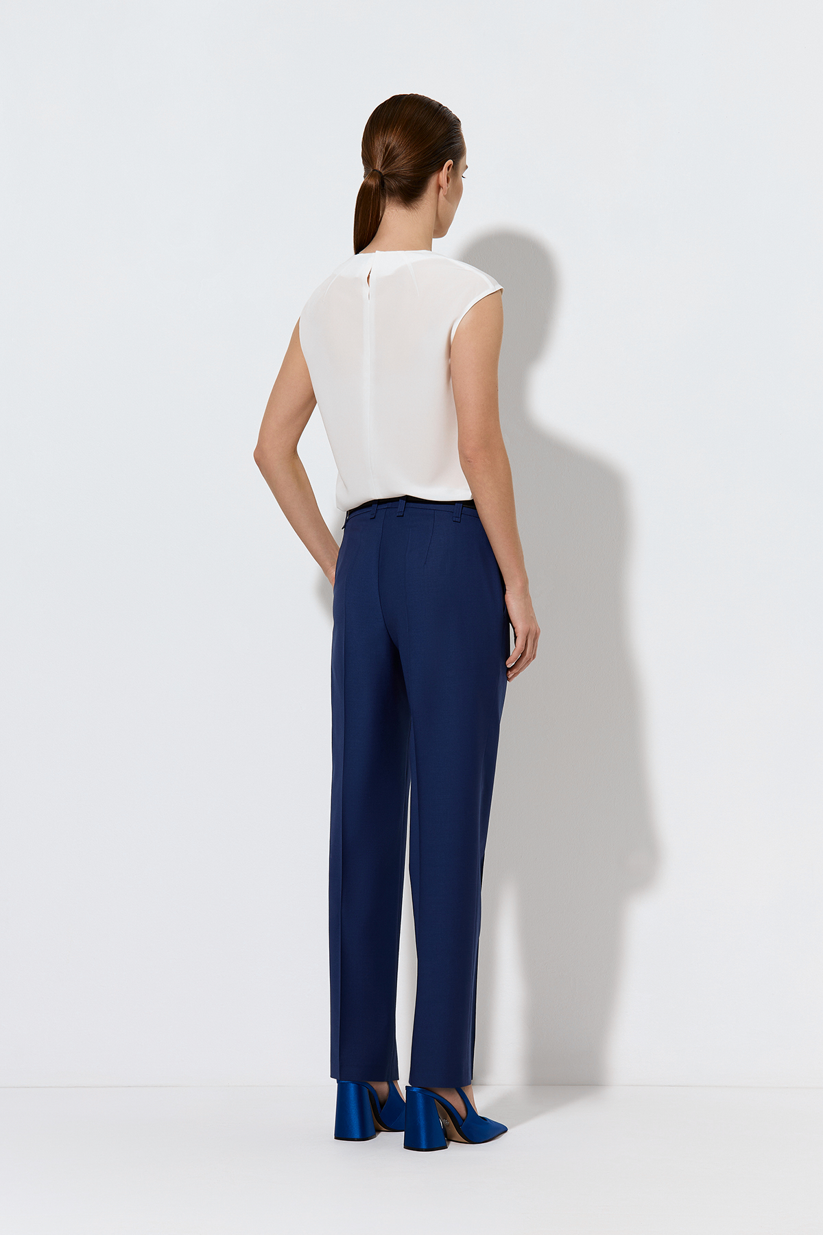 Брюки VASSA&Co, пол женский, цвет синий