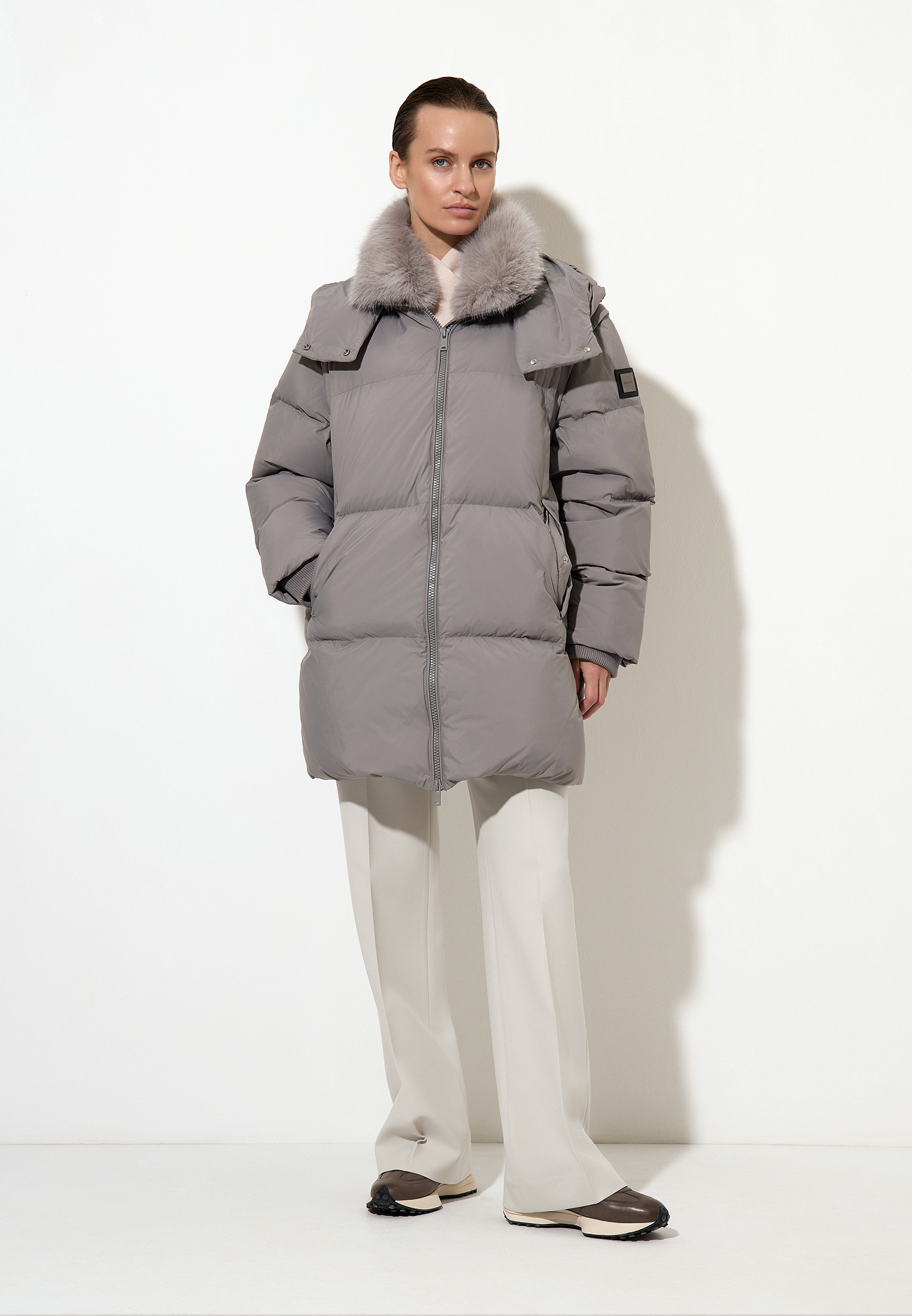Пуховик VASSA&Co, пол женский, цвет серый