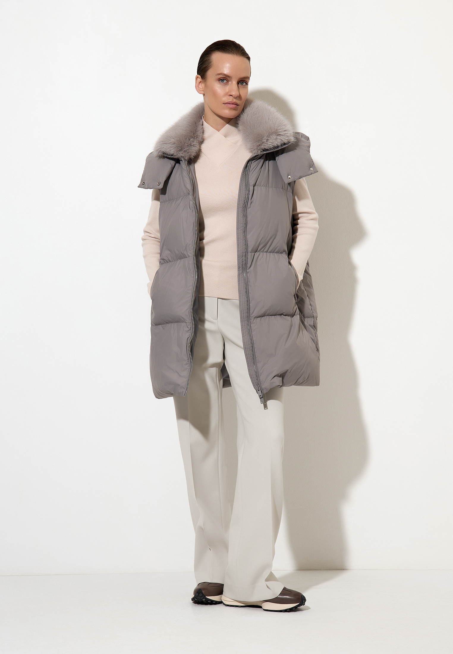 Пуховик VASSA&Co, пол женский, цвет серый