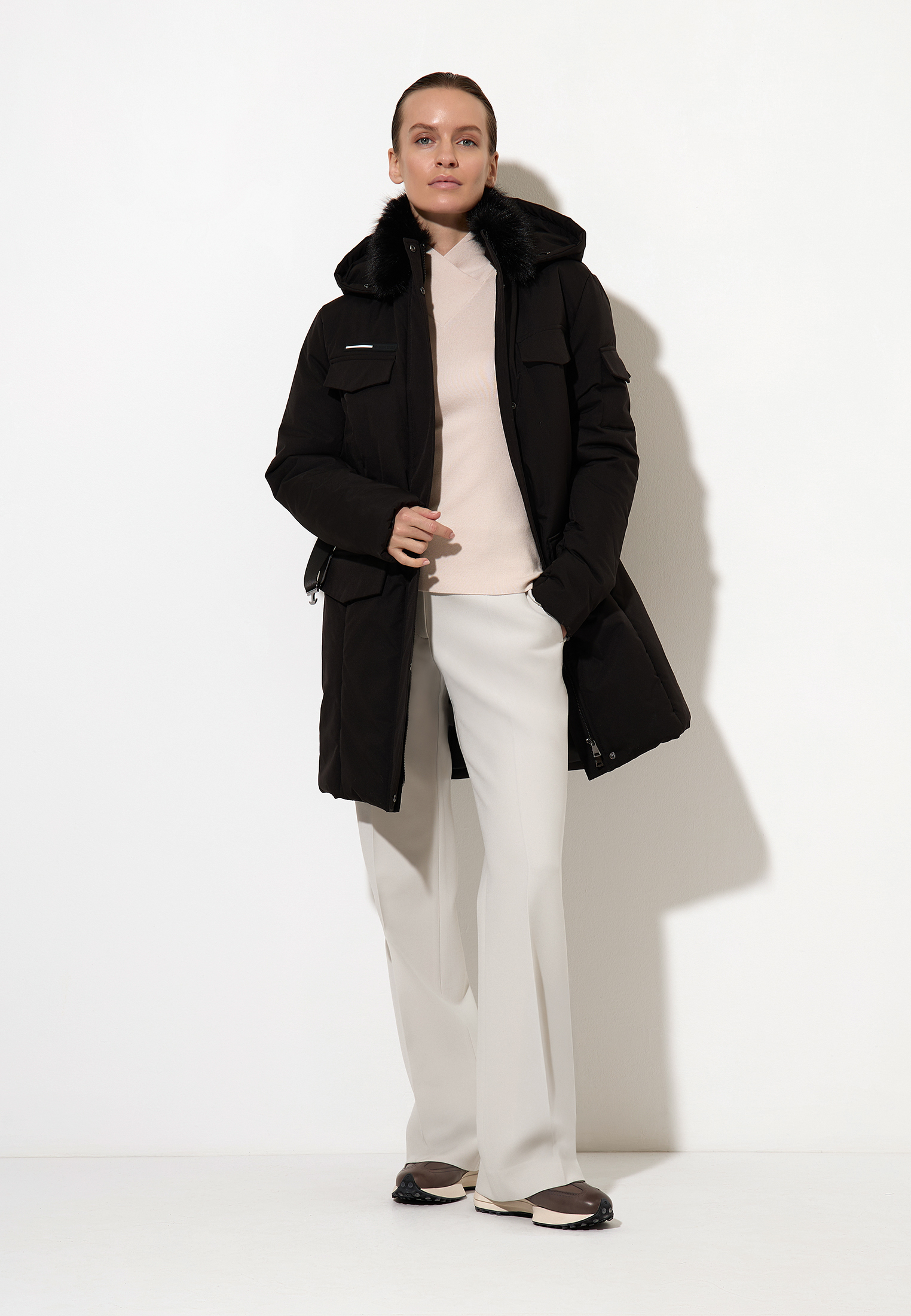 Утепленное пальто VASSA CODE, пол женский, цвет черный