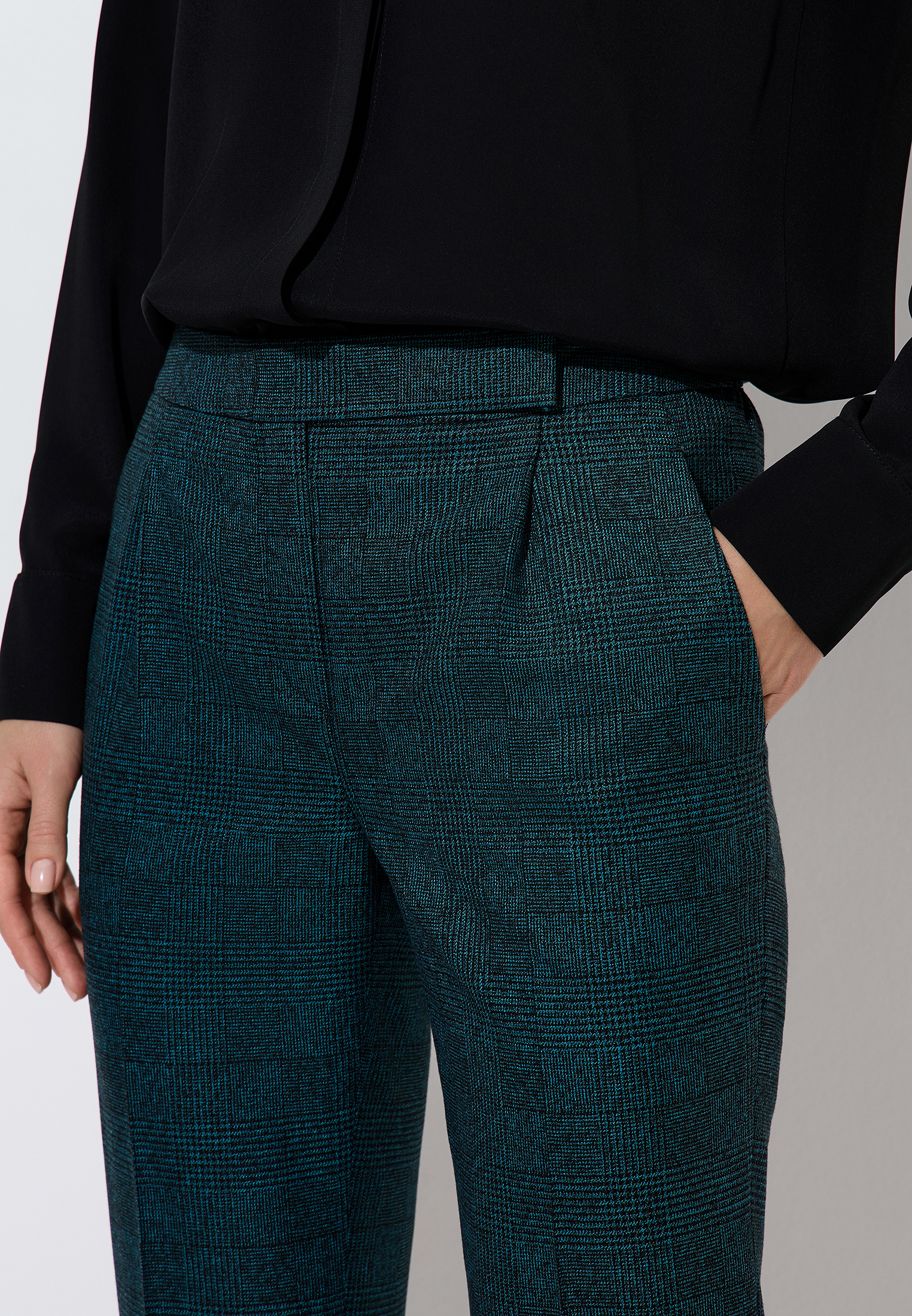 Trousers VASSA&Co, пол female, цвет зеленый