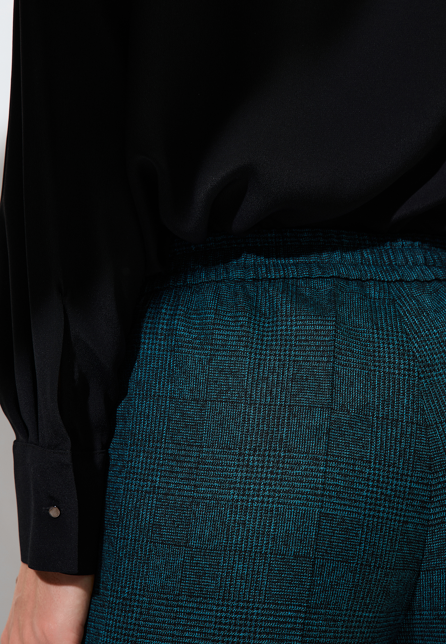 Trousers VASSA&Co, пол female, цвет зеленый