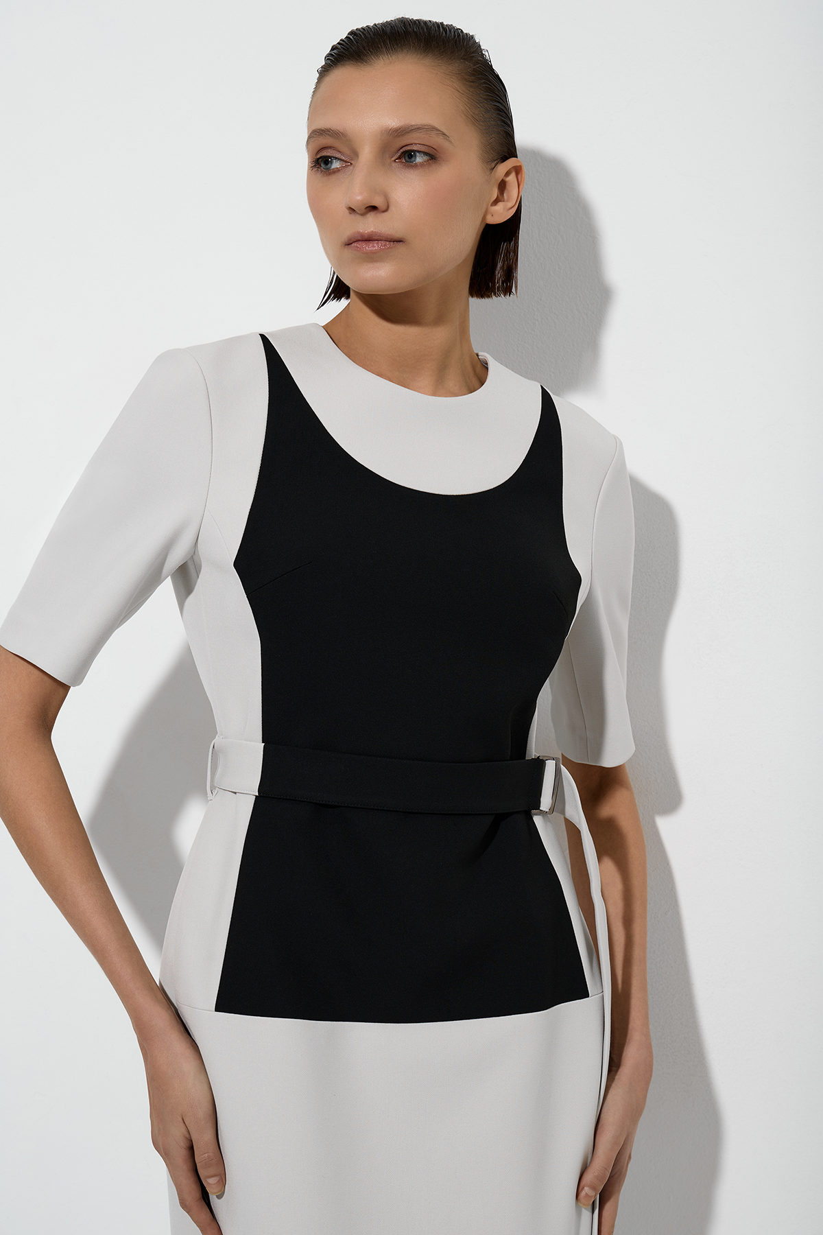 Платье с контрастной деталью VASSA&Co, пол женский, цвет белый, фото №2