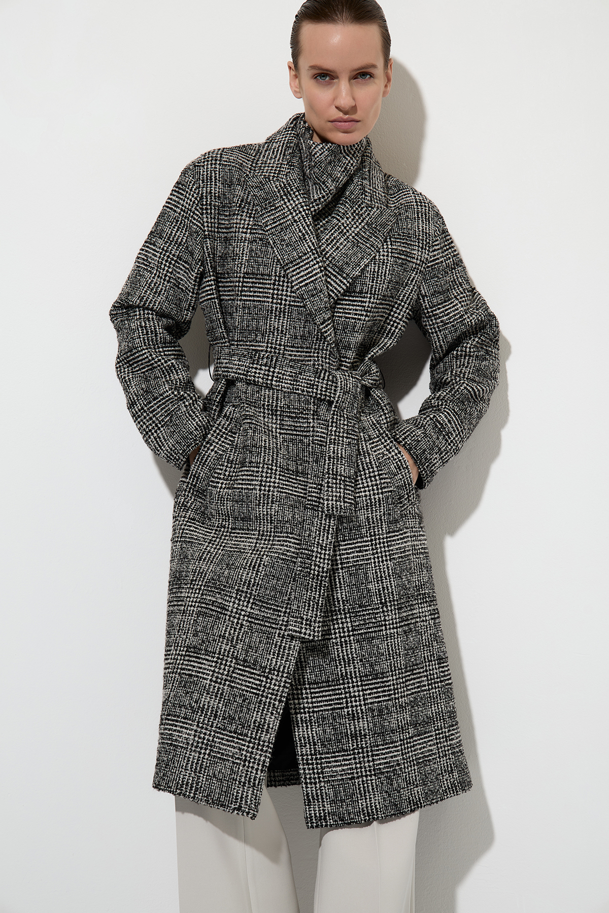 Пальто со съемной манишкой VASSA&Co, пол женский, цвет черный