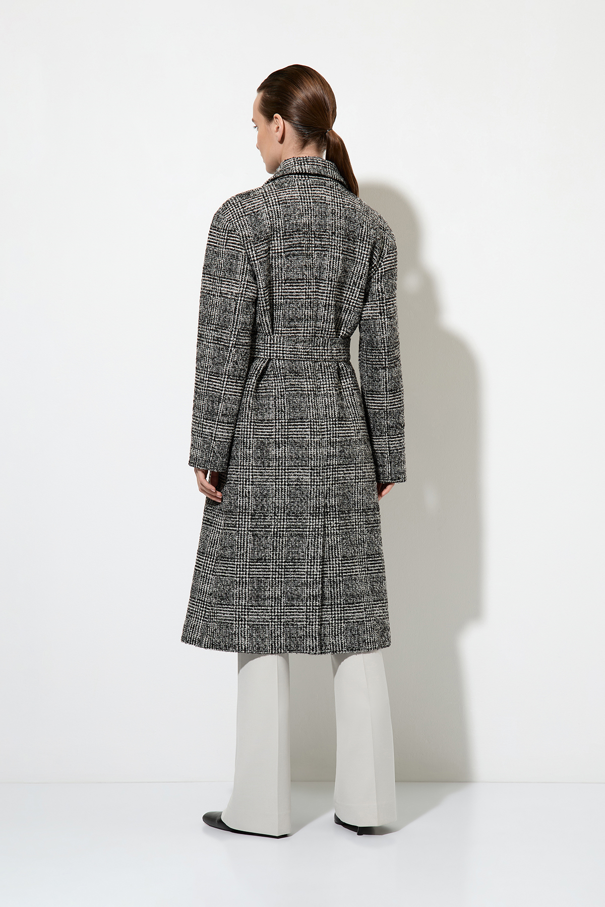 Пальто со съемной манишкой VASSA&Co, пол женский, цвет черный