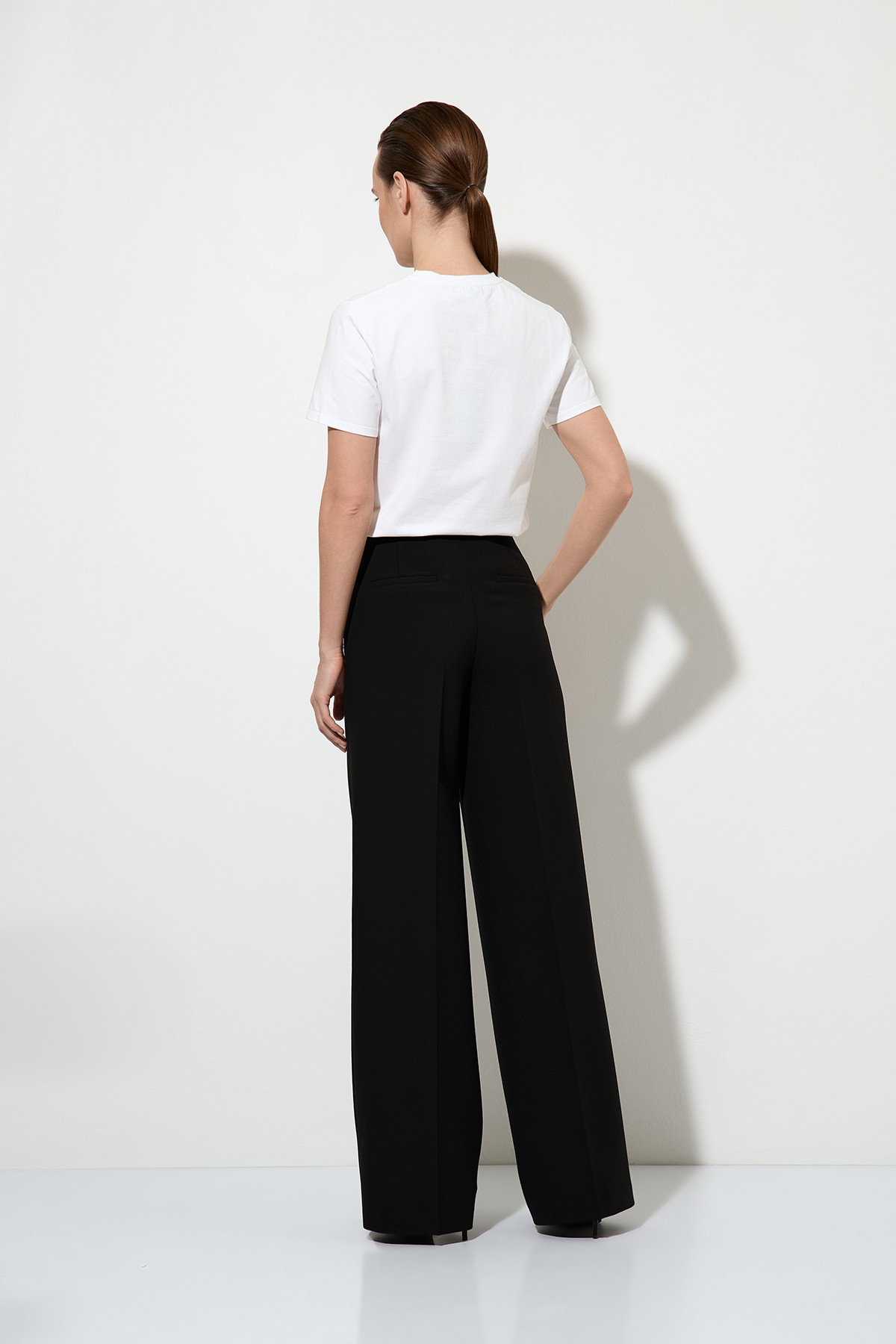 Брюки VASSA&Co, пол женский, цвет черный