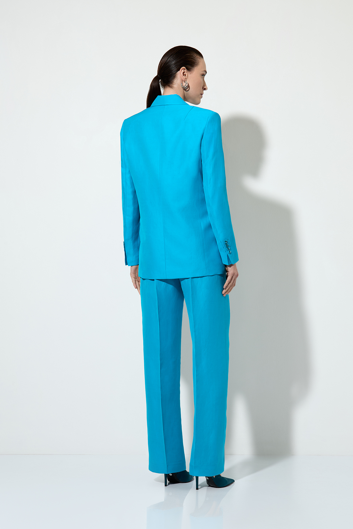 Однобортный жакет из полульна , пол женский, цвет голубой, фото №4