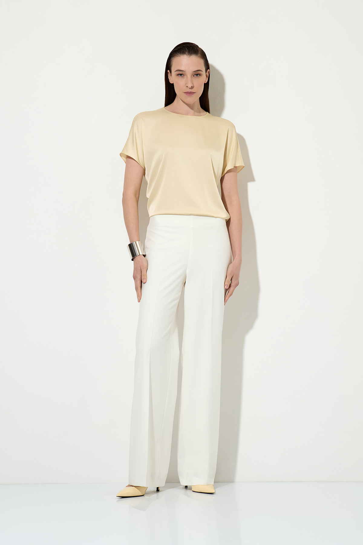 Блузка VASSA&Co, пол женский, цвет желтый