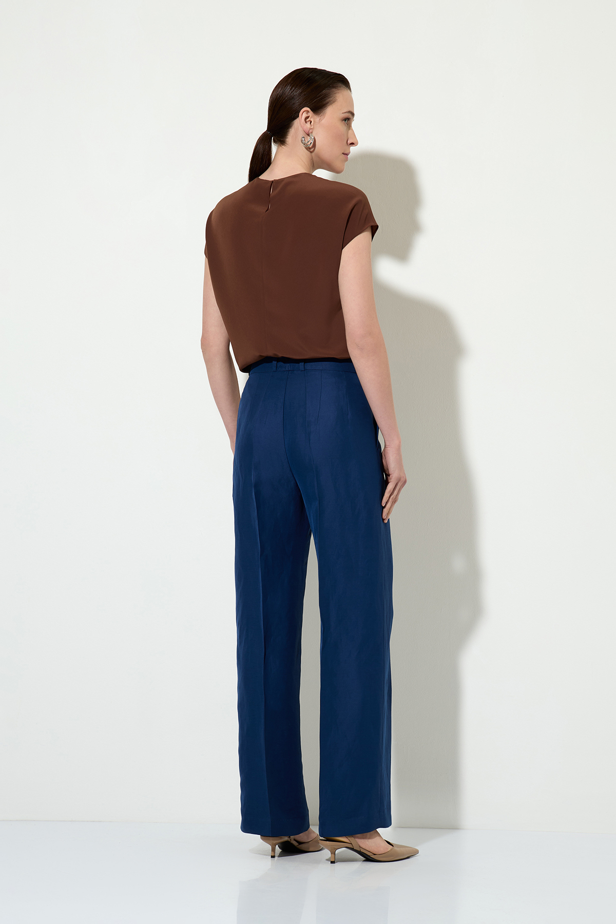 Blouse VASSA&Co, пол female, цвет brown