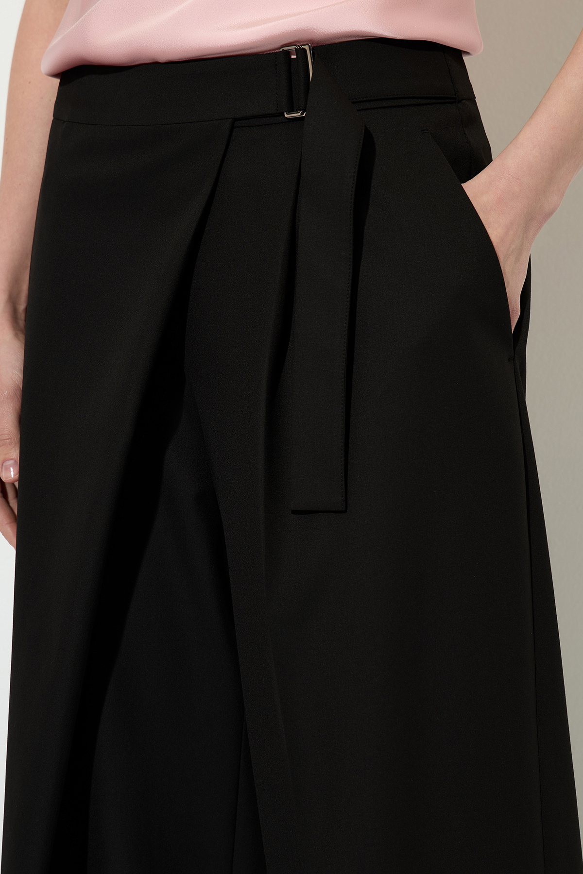 Брюки VASSA&Co, пол женский, цвет черный