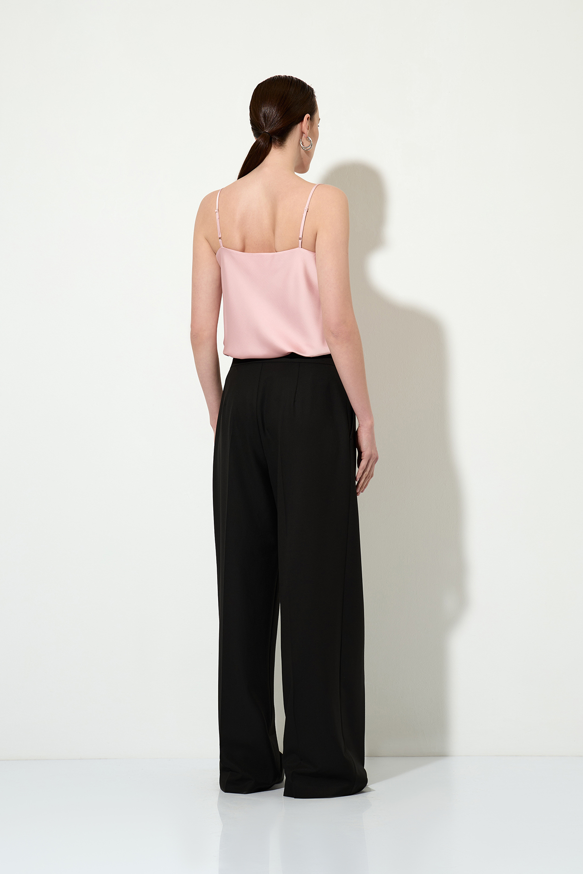 Брюки VASSA&Co, пол женский, цвет черный