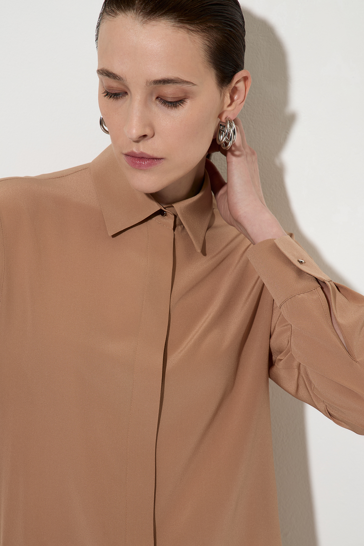 Silk blouse VASSA&Co, пол female, цвет бежевый