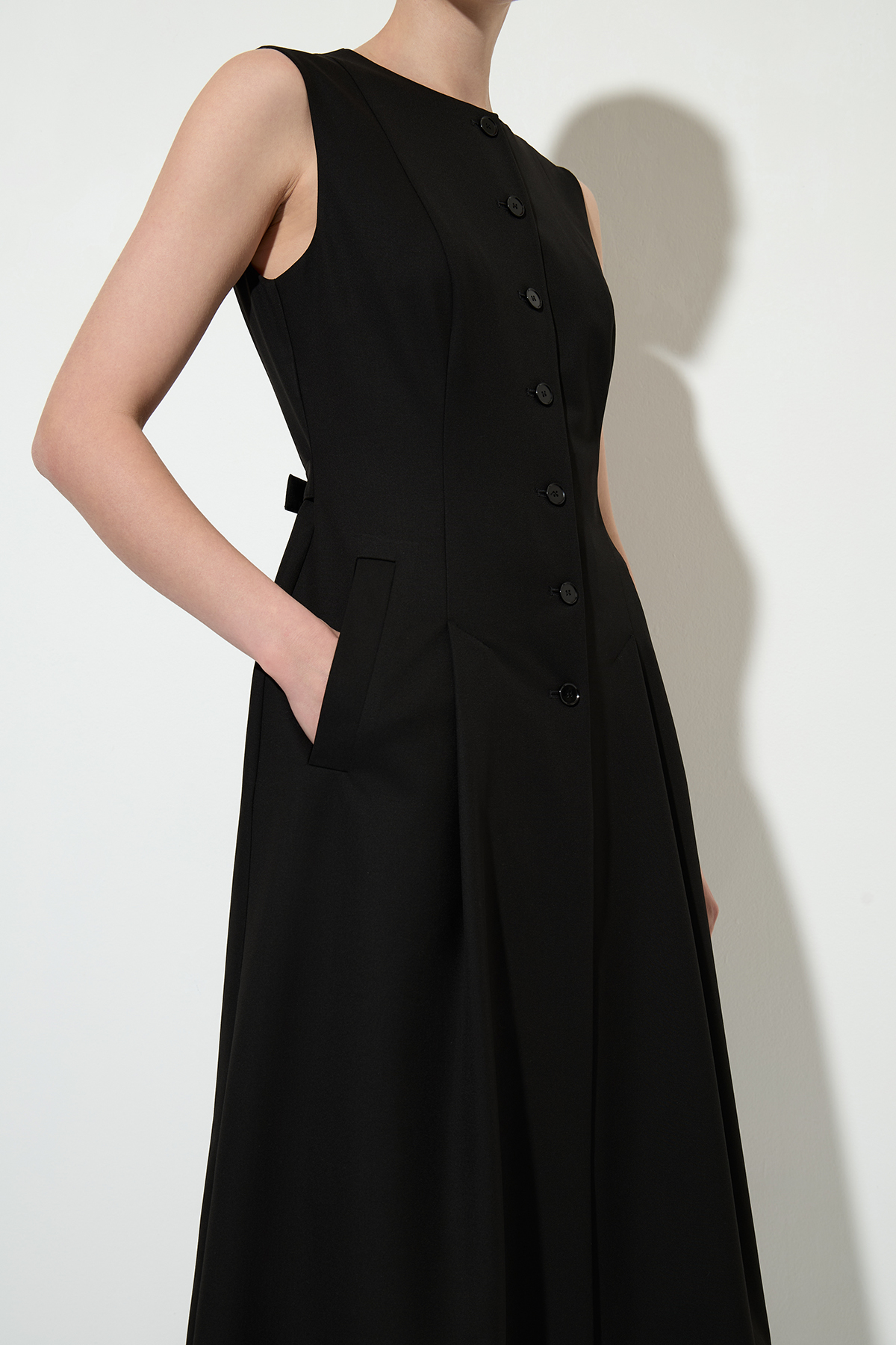 Платье без рукавов VASSA&Co, пол женский, цвет черный