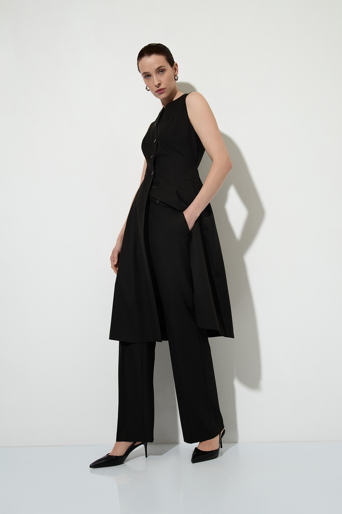 Платье без рукавов VASSA&Co, пол женский, цвет черный