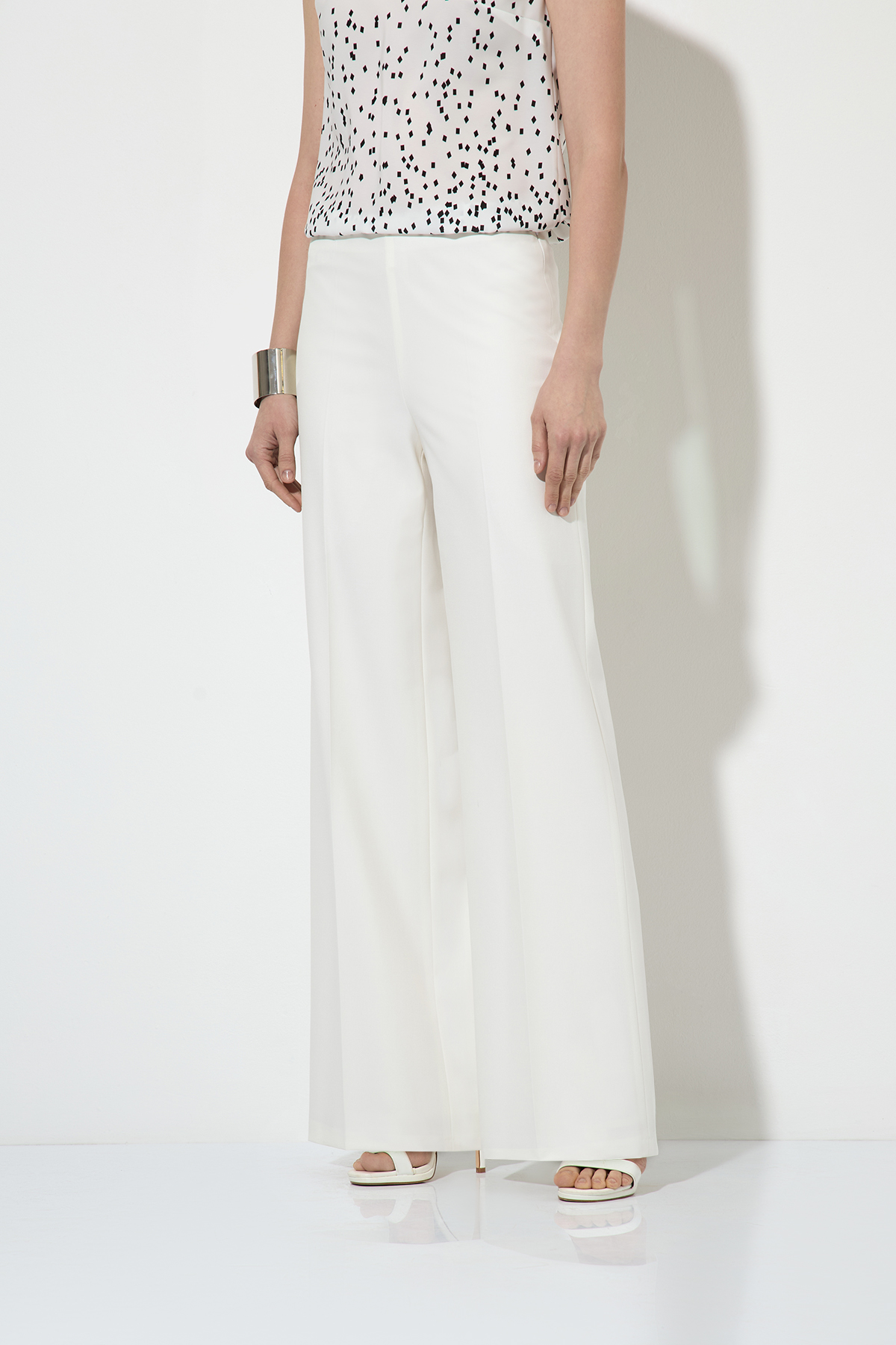 Брюки VASSA&Co, пол женский, цвет белый