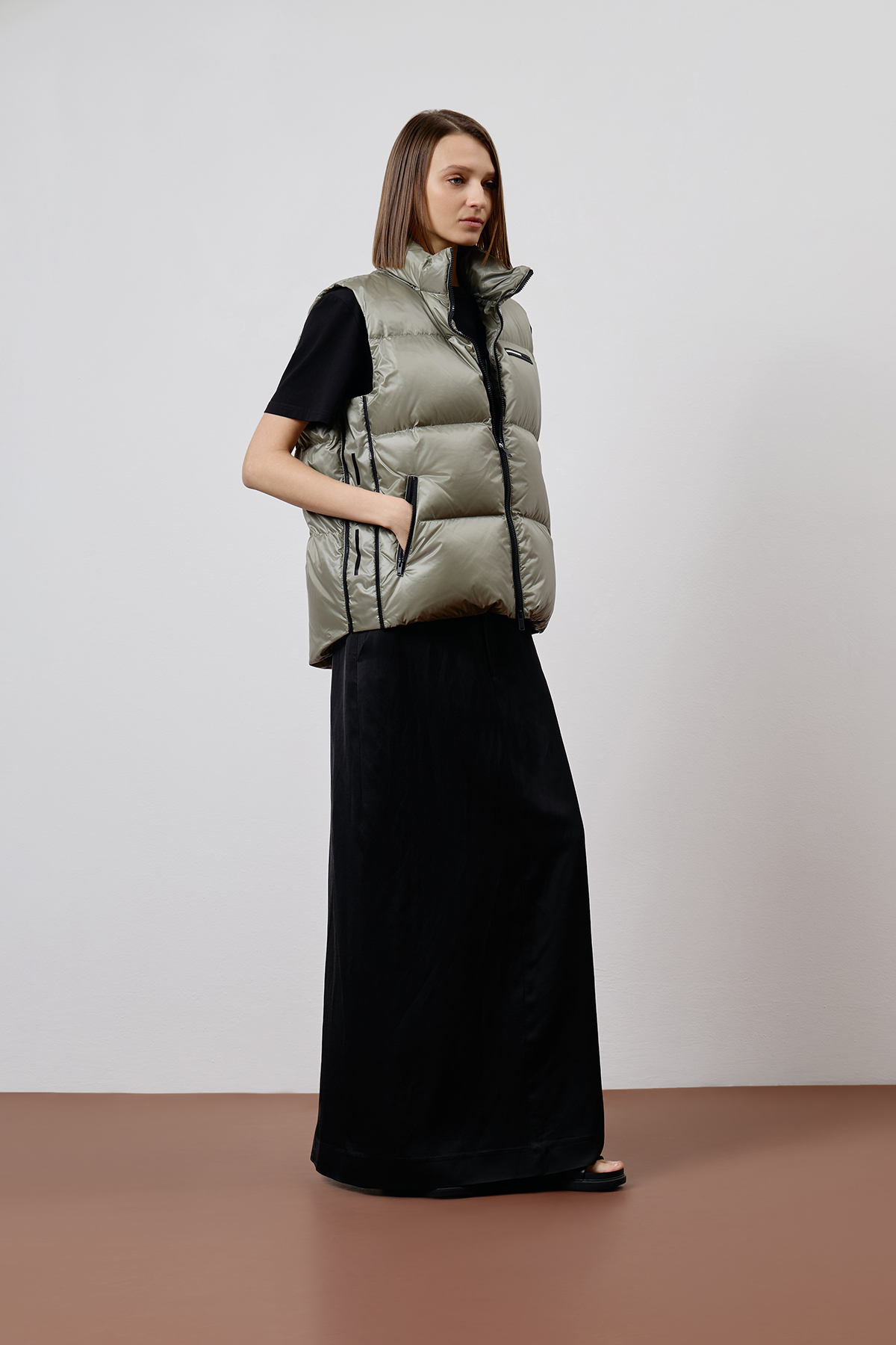 Жилет с боковыми молниями VASSA CODE, пол женский, цвет зеленый