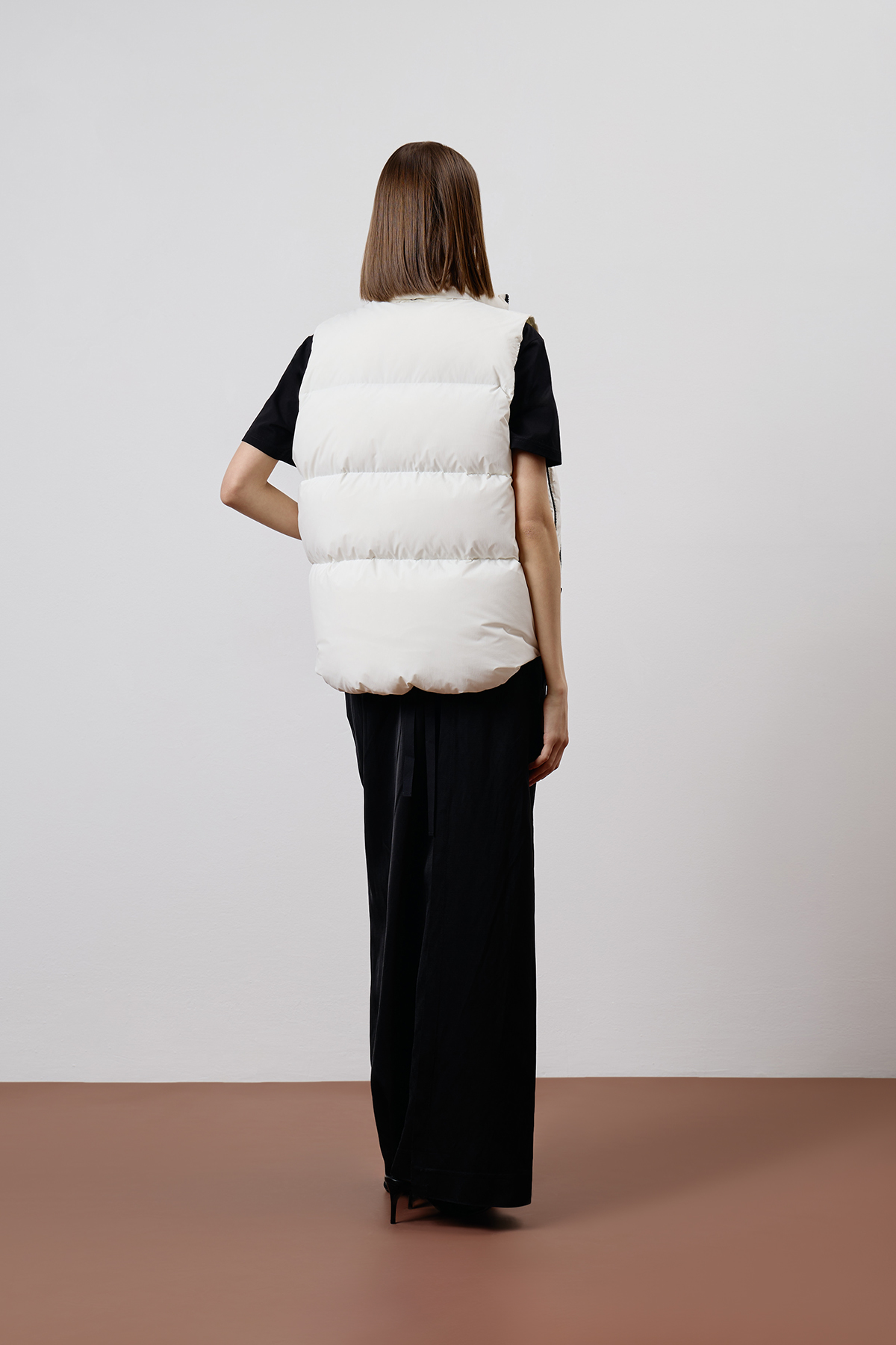 Vest VASSA CODE, пол female, цвет white