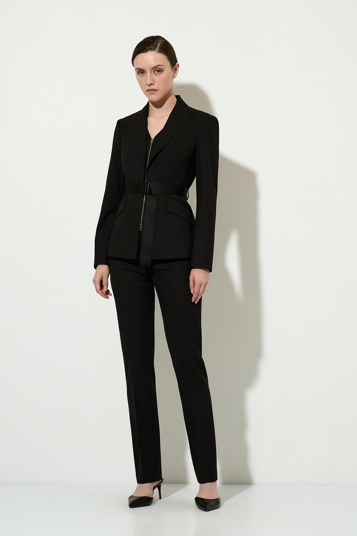 Жакет на молнии с поясом VASSA&Co, пол female, цвет black