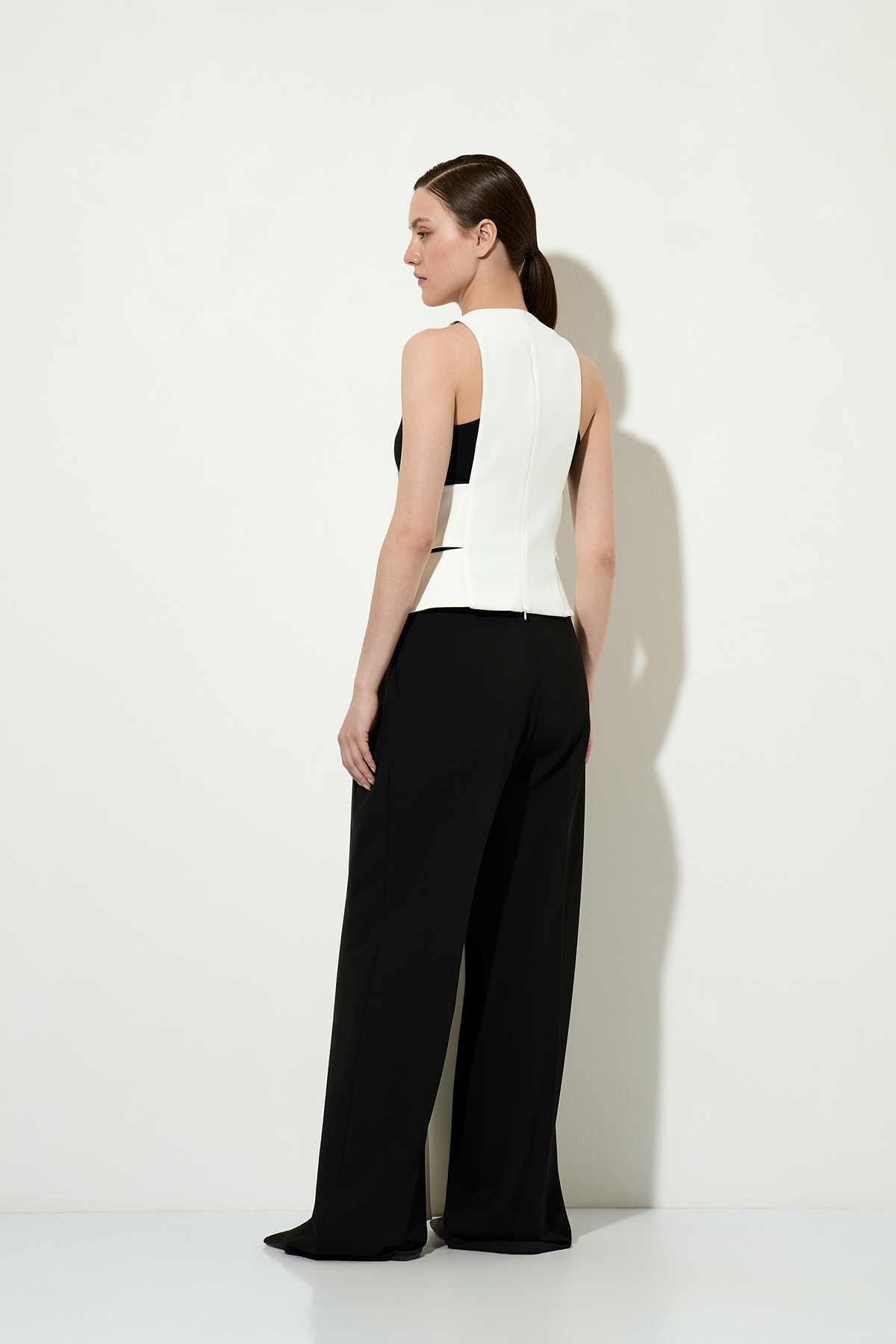 Дизайнерский жилет с эффектом плетения VASSA&Co, пол женский, цвет белый