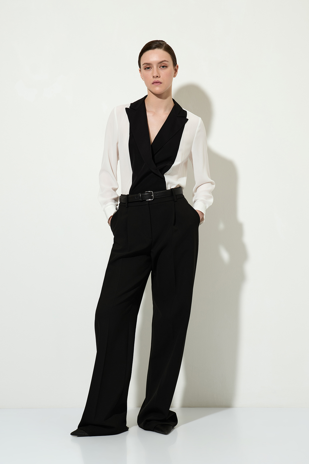 Блузка с английским воротником VASSA&Co, пол женский, цвет белый