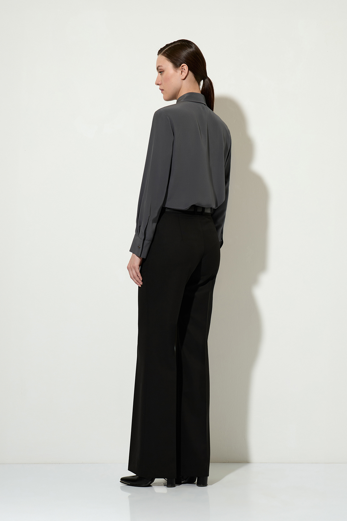 Блузка из шелка VASSA&Co, пол женский, цвет серый