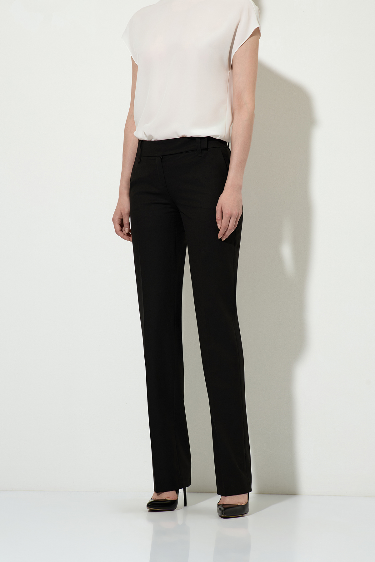 Брюки VASSA&Co, пол женский, цвет черный