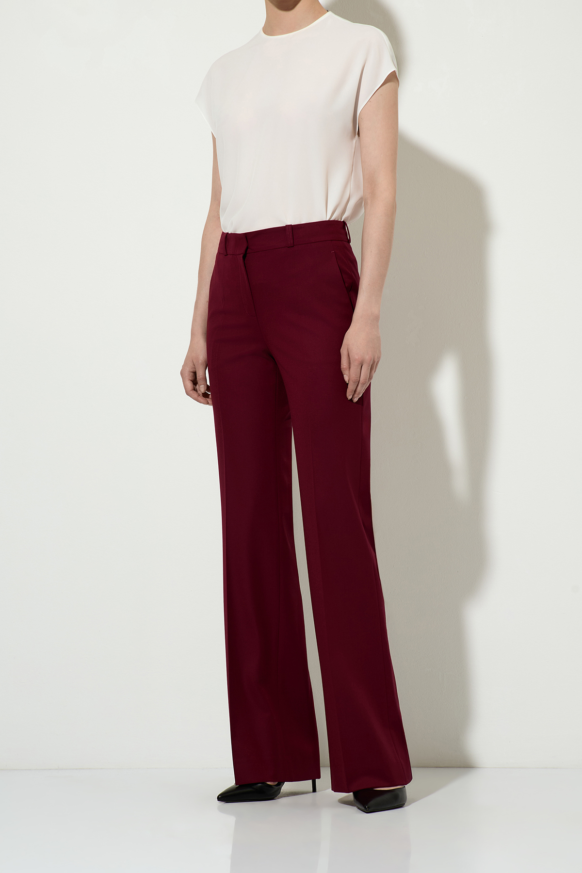 Брюки VASSA&Co, пол женский, цвет красный