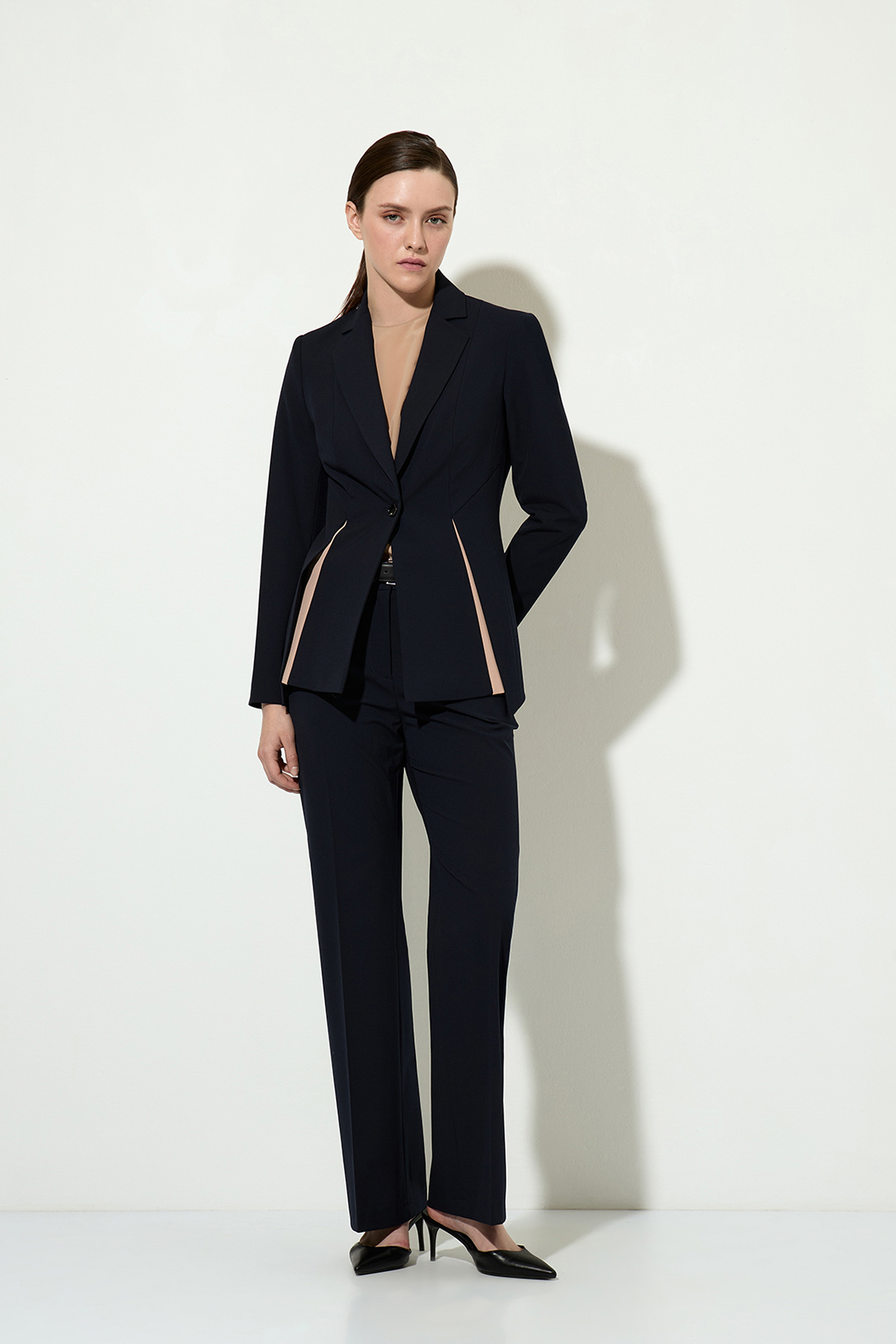 Брюки VASSA&Co, пол женский, цвет синий