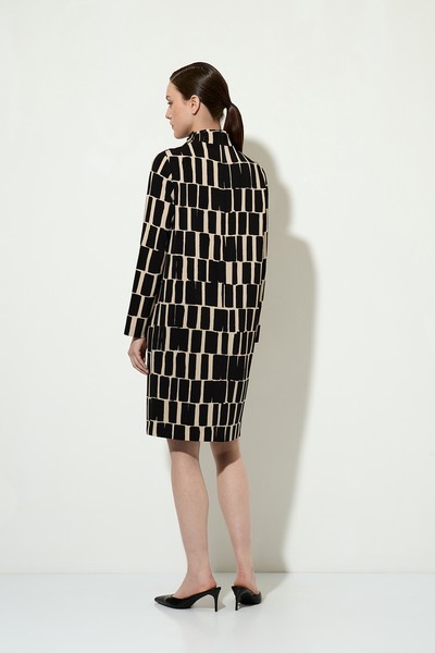 Платье с абстрактным принтом VASSA&Co, пол женский, цвет черный, фото №3