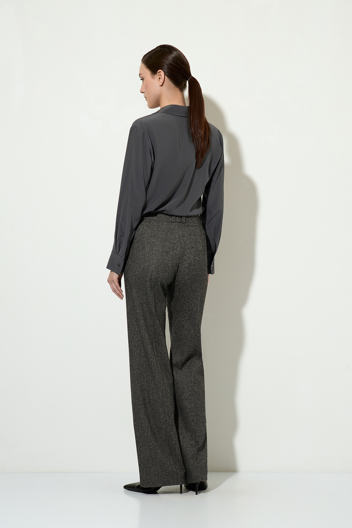 Брюки прямого кроя из полушерсти VASSA&Co, пол женский, цвет серый