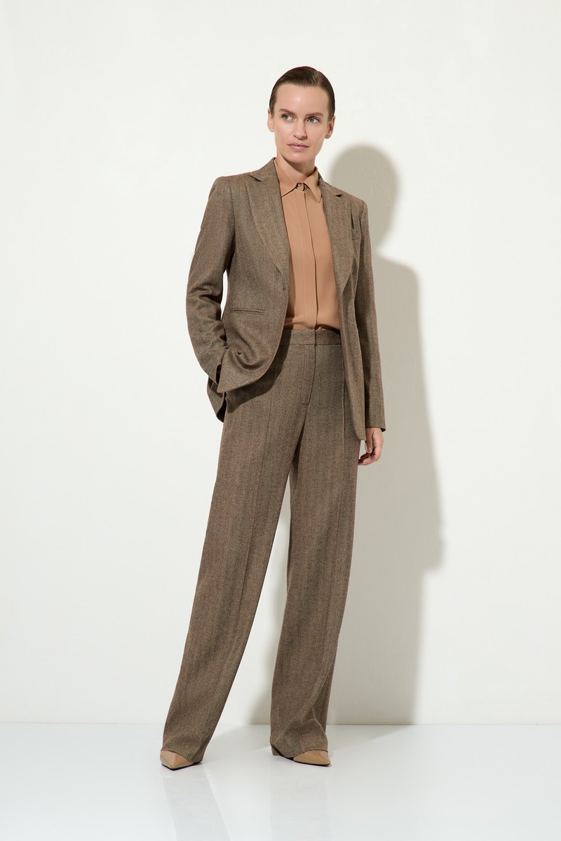 Однобортный жакет приталенного силуэта VASSA&Co, пол женский, цвет коричневый, фото №2