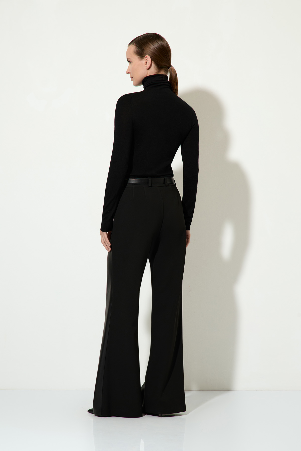 Широкие брюки со вставками из экокожи VASSA&Co, пол женский, цвет черный