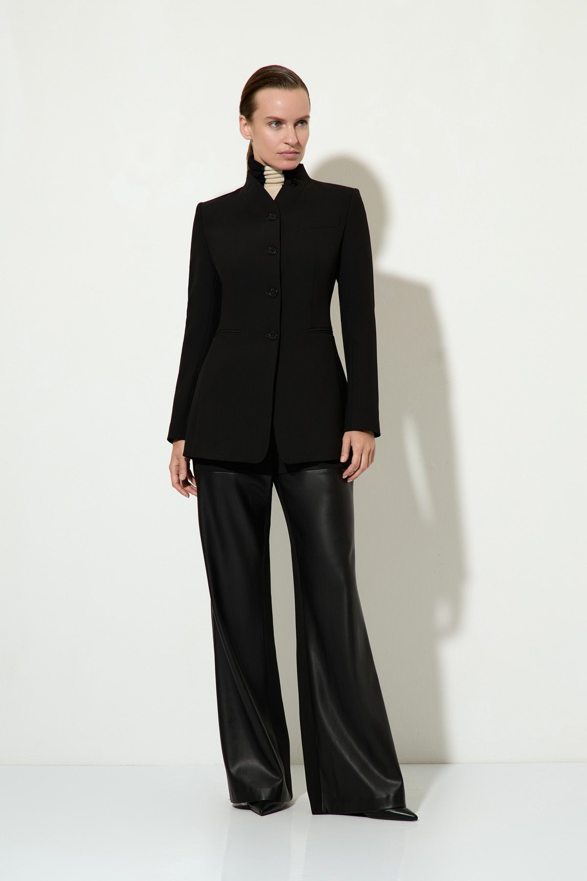 Широкие брюки со вставками из экокожи VASSA&Co, пол женский, цвет черный