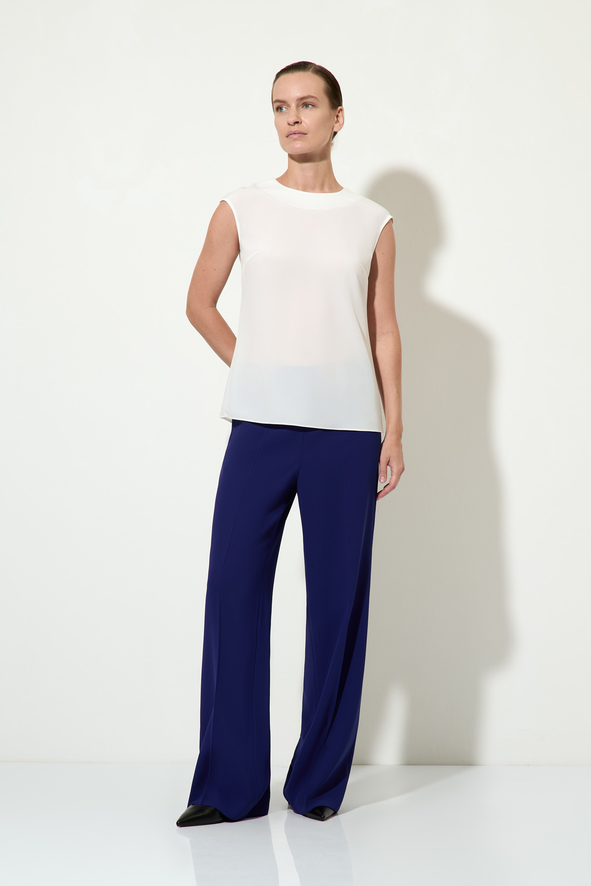 Блузка без рукавов VASSA&Co, пол женский, цвет белый