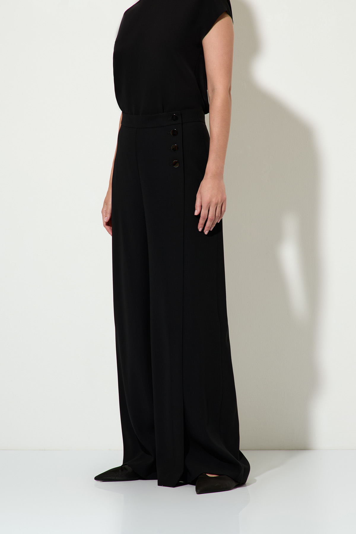 Широкие брюки VASSA&Co, пол female, цвет black