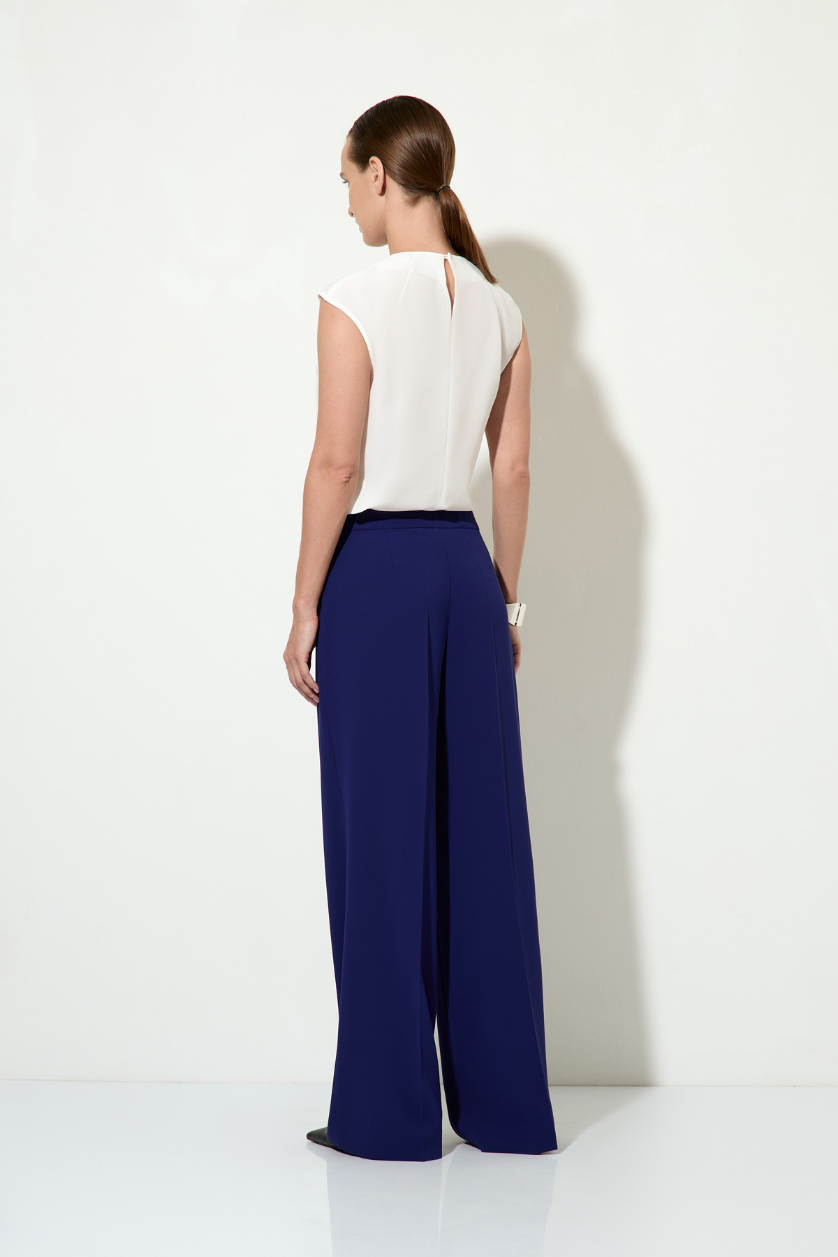 Блузка без рукавов VASSA&Co, пол женский, цвет белый